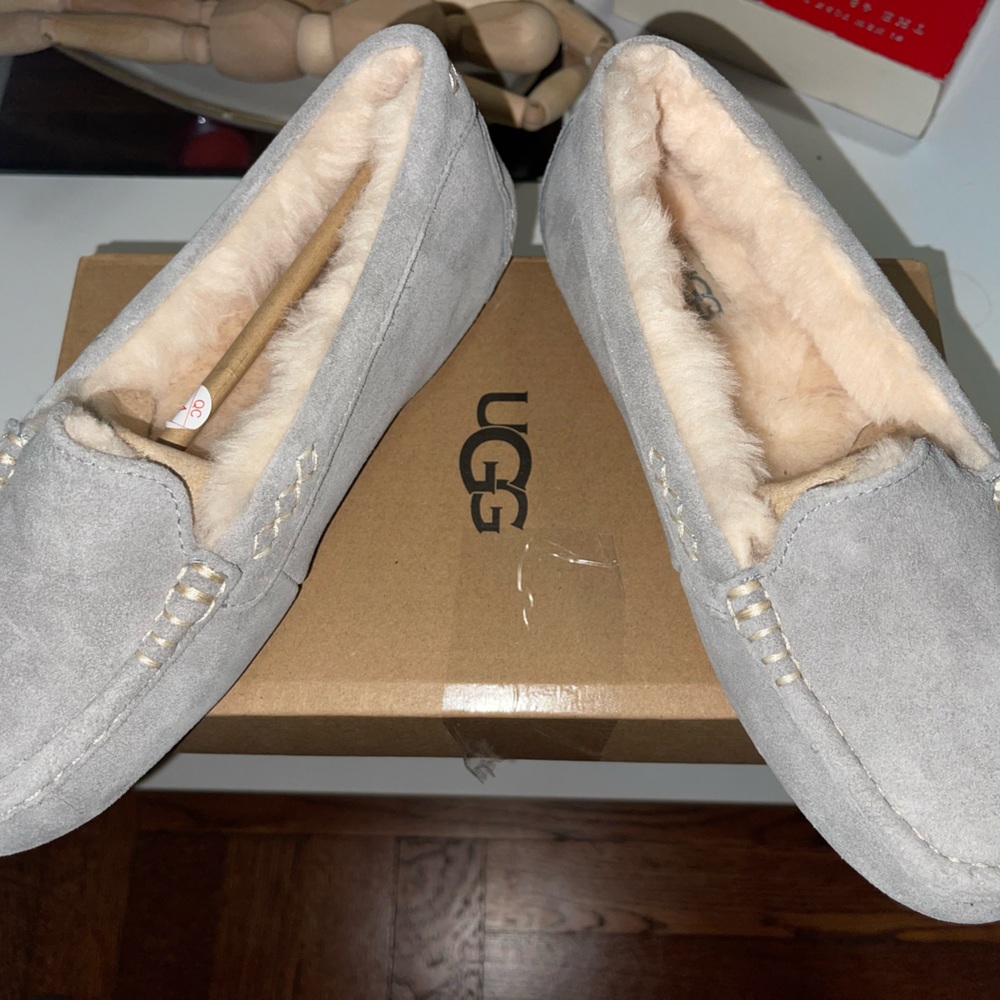 Women Ugg moccasin